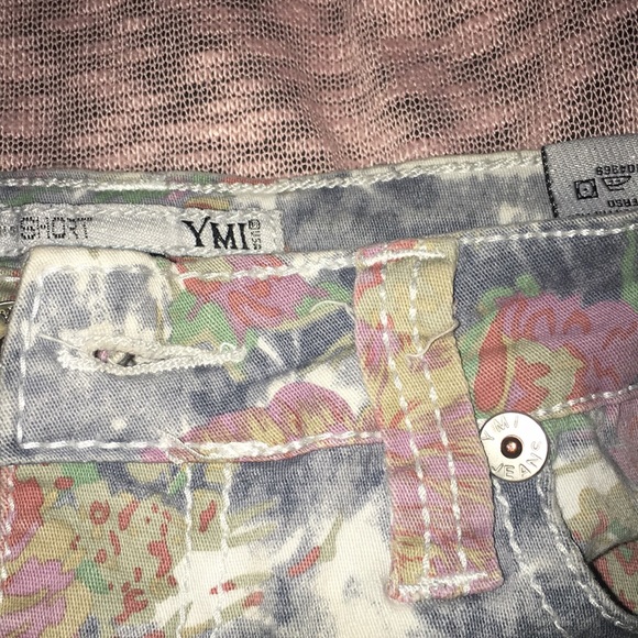 Shorts - Picture 3 of 3